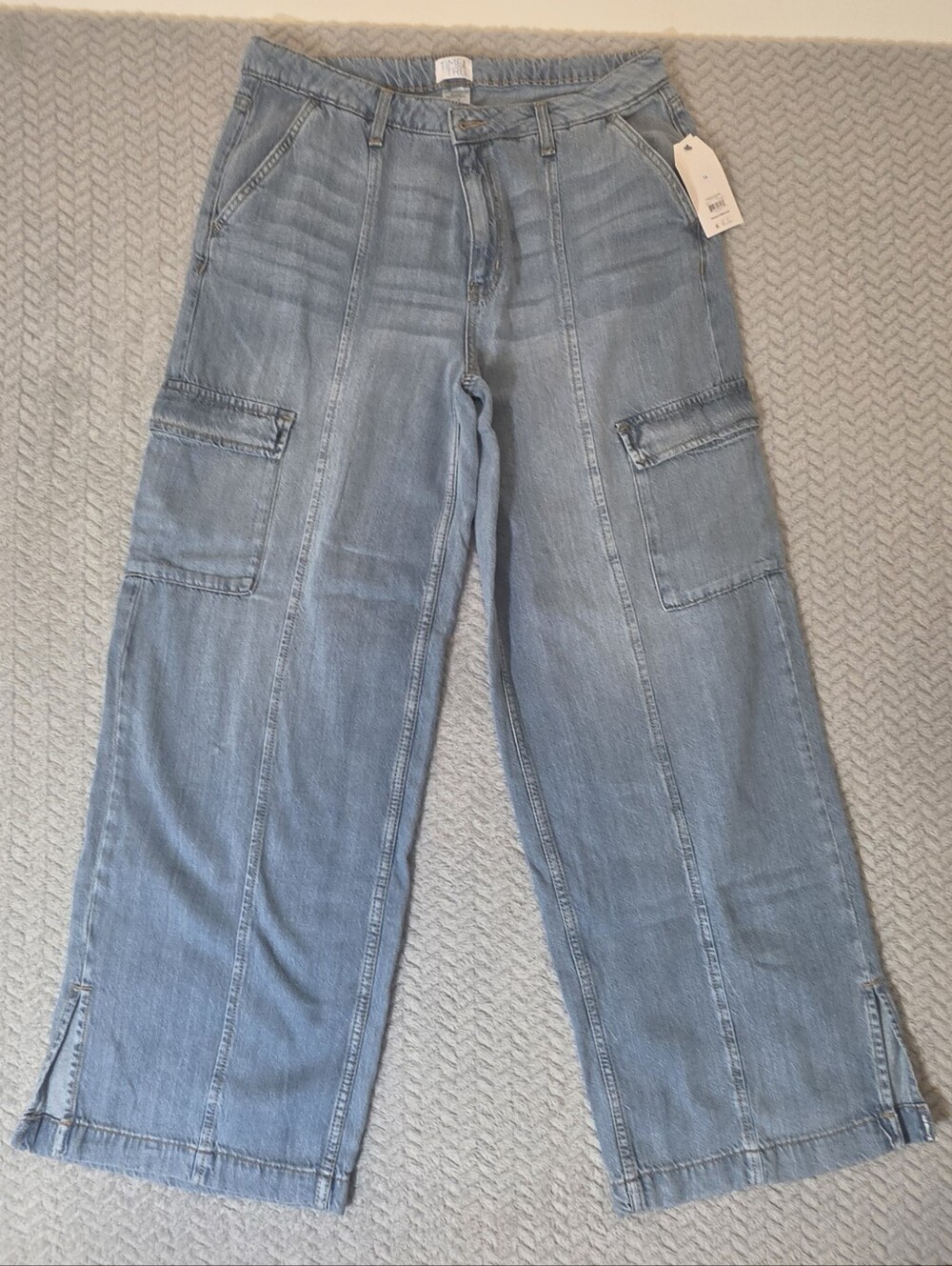 Time and Tru Women’s Size 14 Wide Leg Cargo Jeans Light Wash NWT